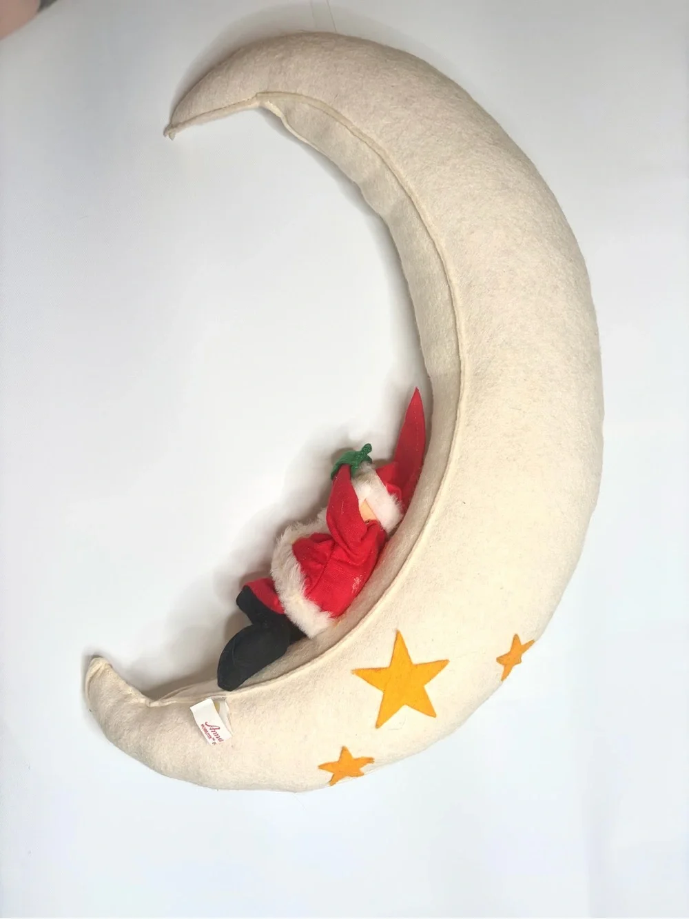 Annalee Cream Crescent Moon Wreath with Red and Green Santa 1981